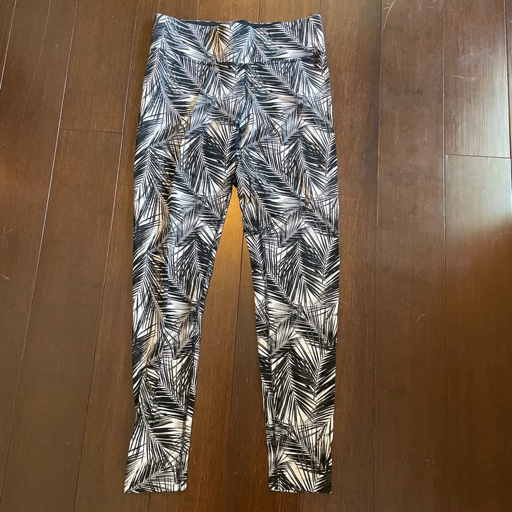 3/$15 Victoria’s Secret Pink patterned yoga active legging size small